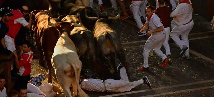 28 τραυματίες στις ταυροδρομίες της Παμπλόνα (εικόνες)